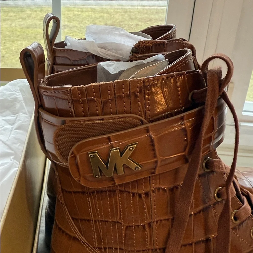 NIB Michael Kors STARK Chestnut Crocodile Embossed Leather Lace Up Combat Boots